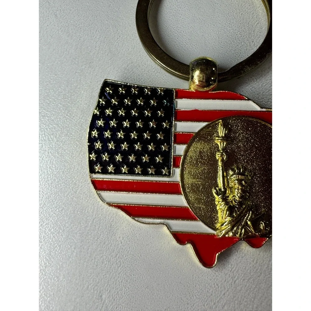 USA United States Map Flag Statue of Liberty Keychain Souvenir‎ Gold Tone
